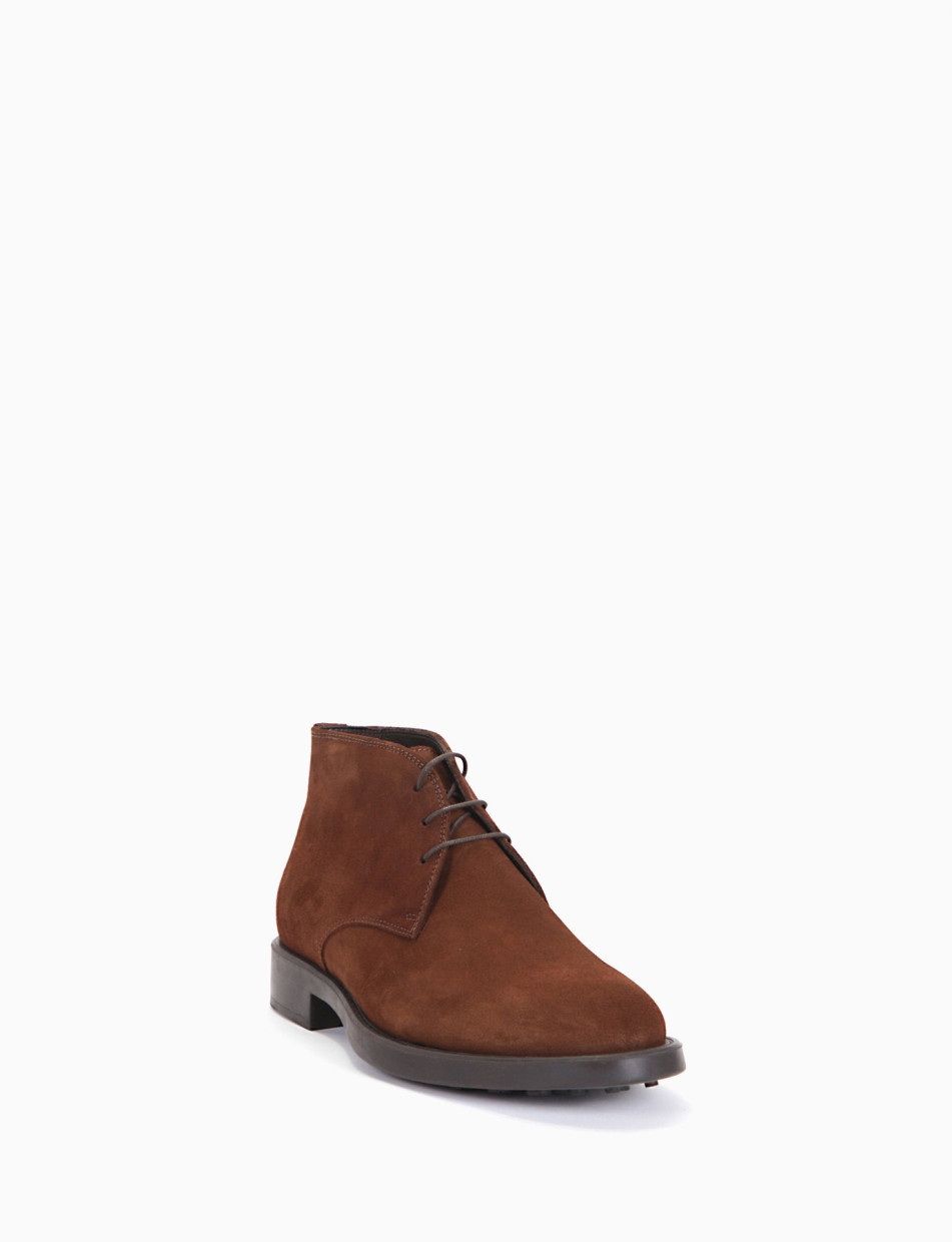 Desert boots brown