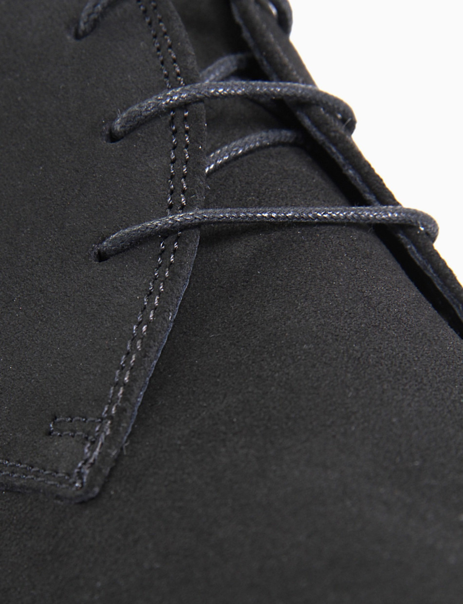 Desert boots heel 2 cm black chamois