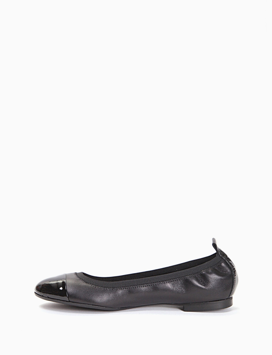 Flat shoes black leather