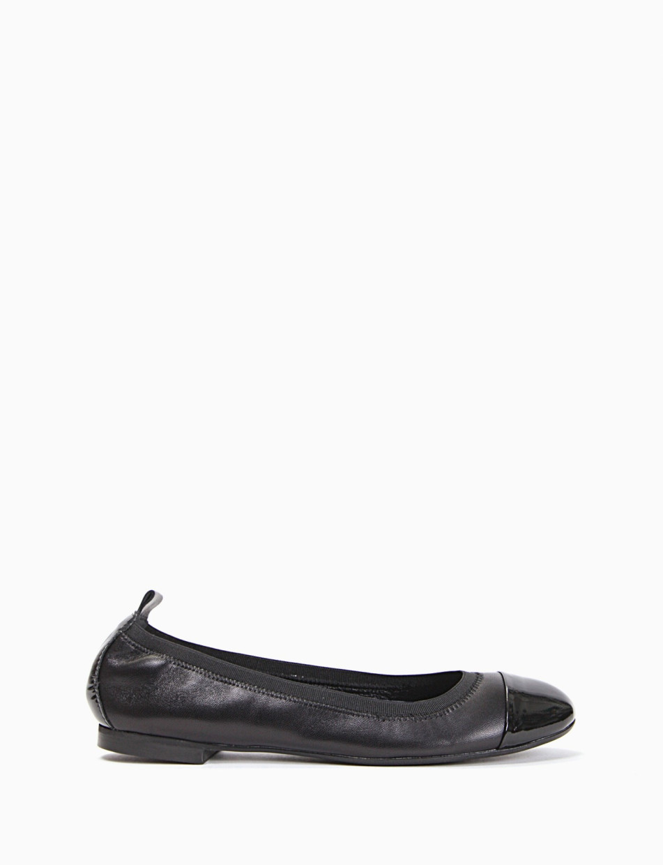 Flat shoes black leather