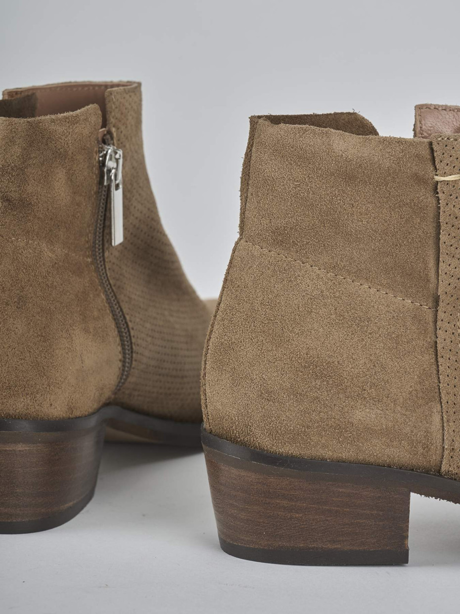 Stivaletti tacco 4cm camoscio marrone