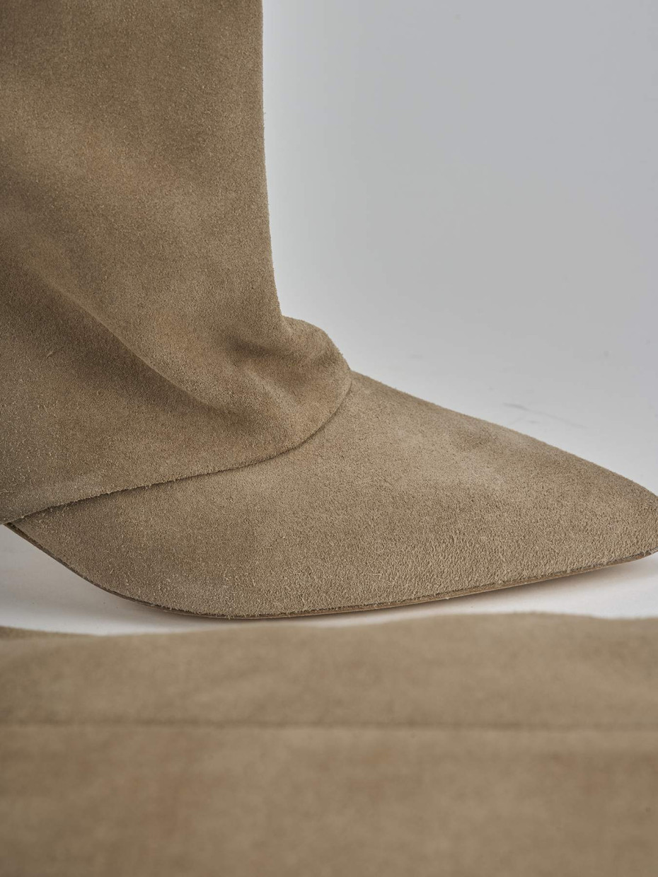 Stivali tacco 5cm camoscio beige
