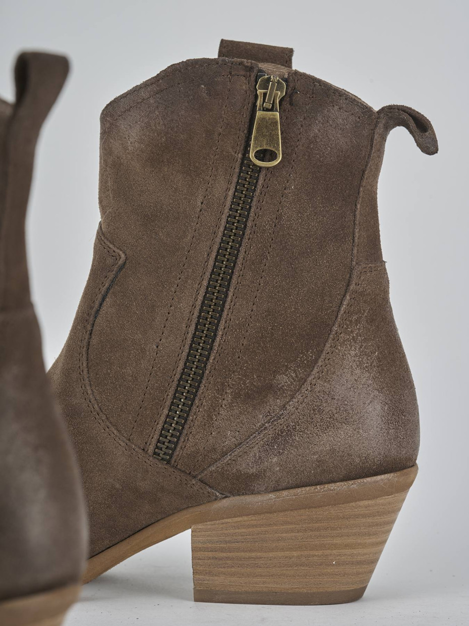Stivaletti tacco 5cm camoscio beige