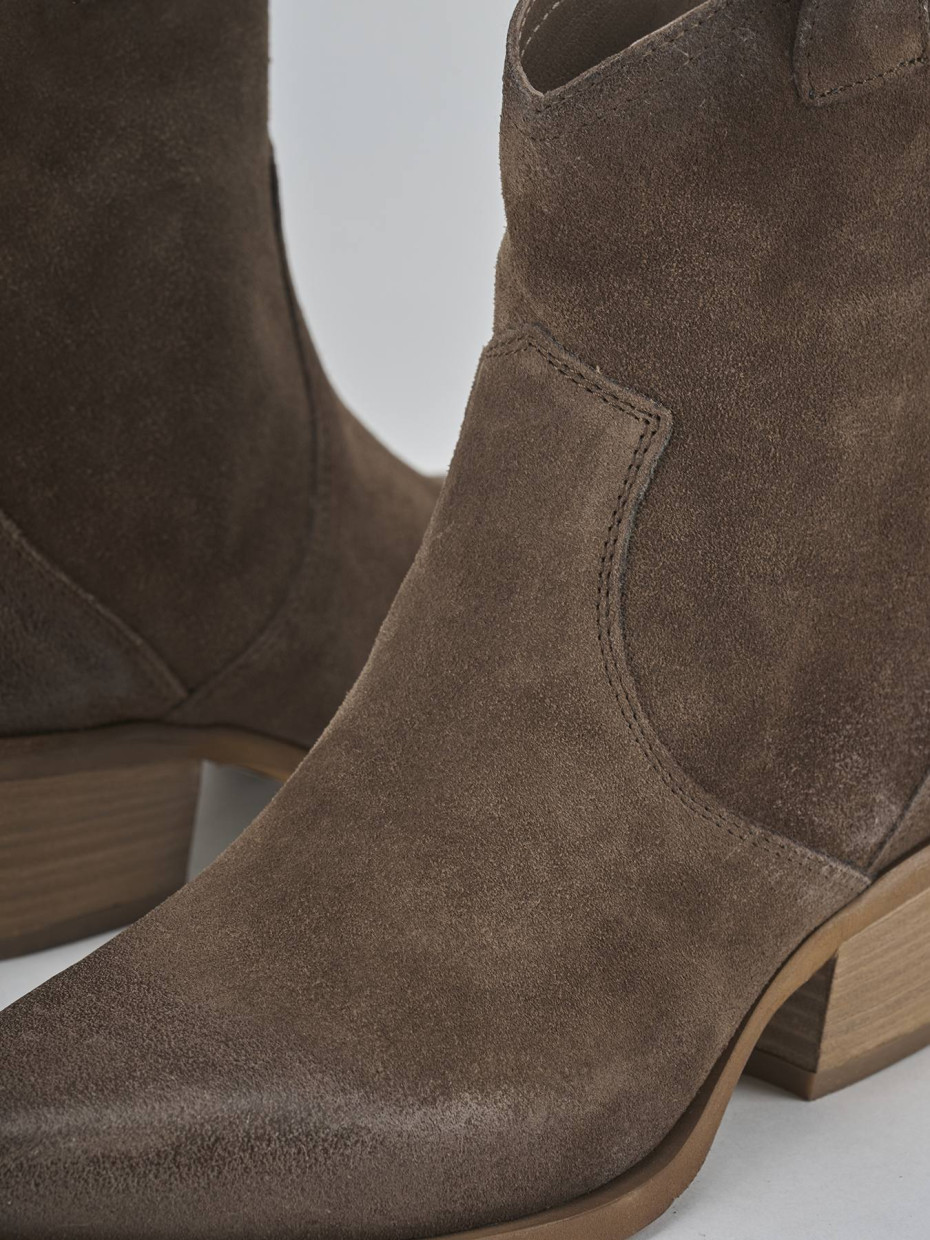 Stivaletti tacco 5cm camoscio beige