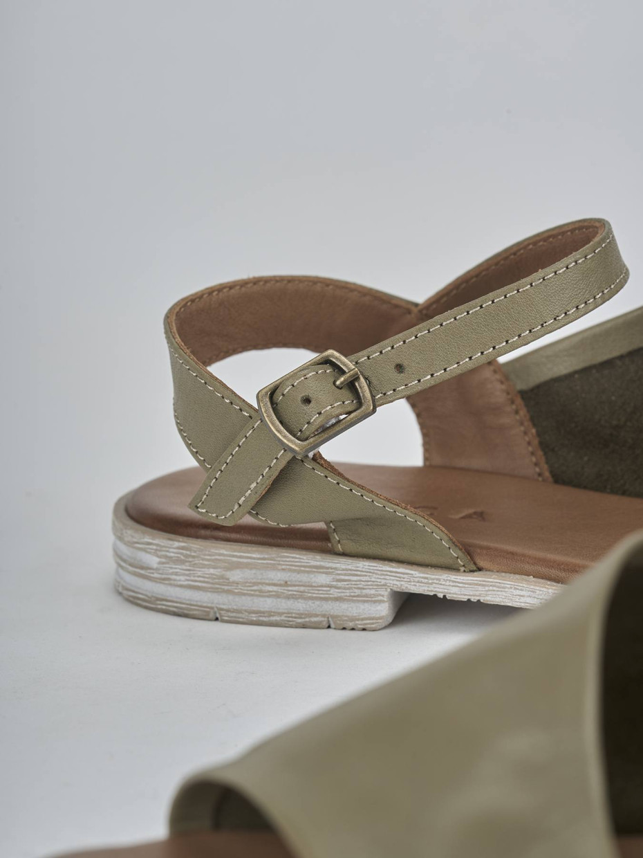Sandalo tacco 1 cm verde pelle