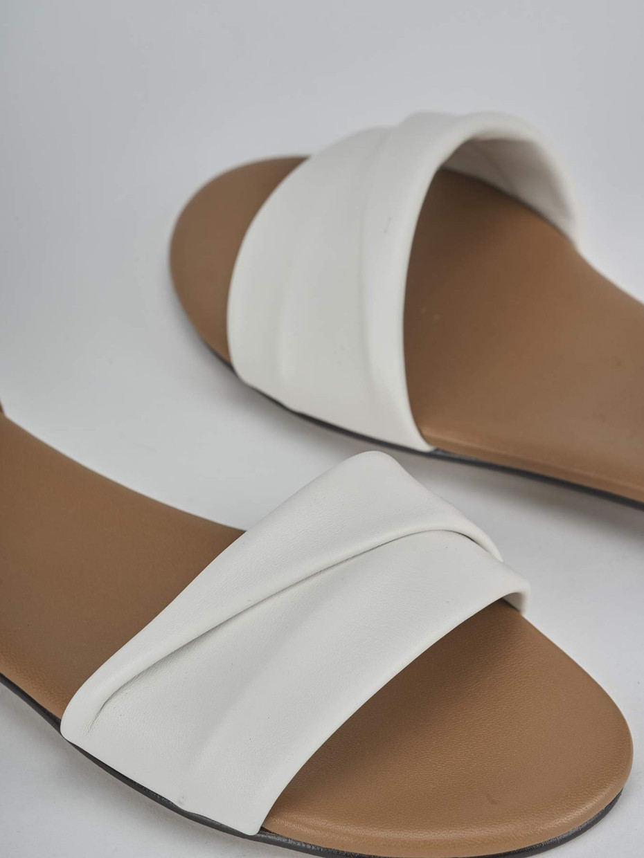 Sandalo tacco 1 cm bianco pelle