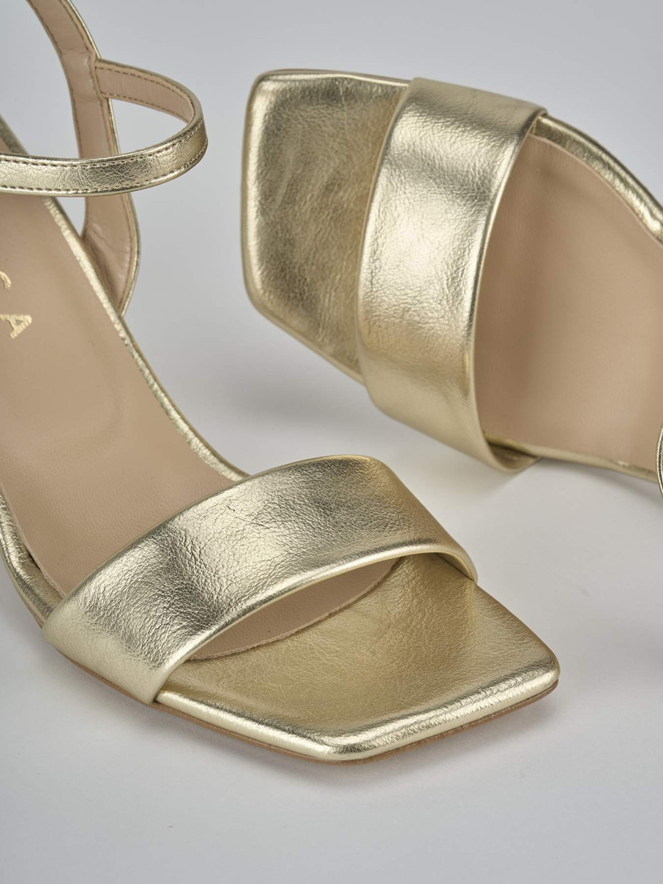 Sandalo tacco 7 cm oro pelle