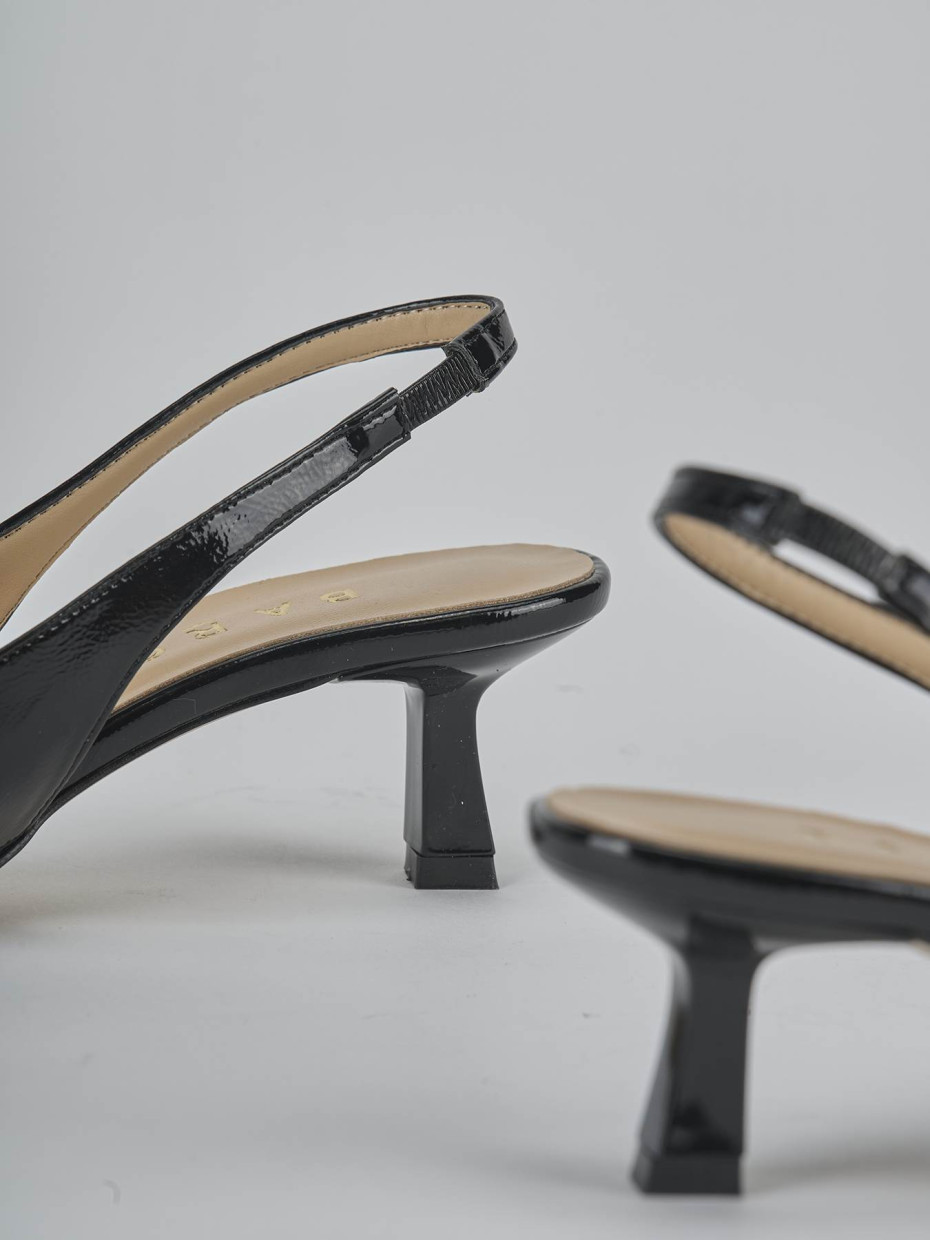Décolleté e slingback tacco 7cm vernice nero