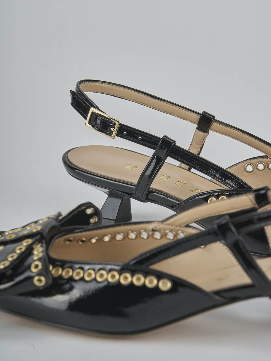 Décolleté e slingback tacco 4cm vernice nero