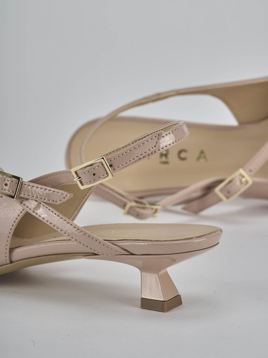 Décolleté e slingback tacco 4cm vernice beige