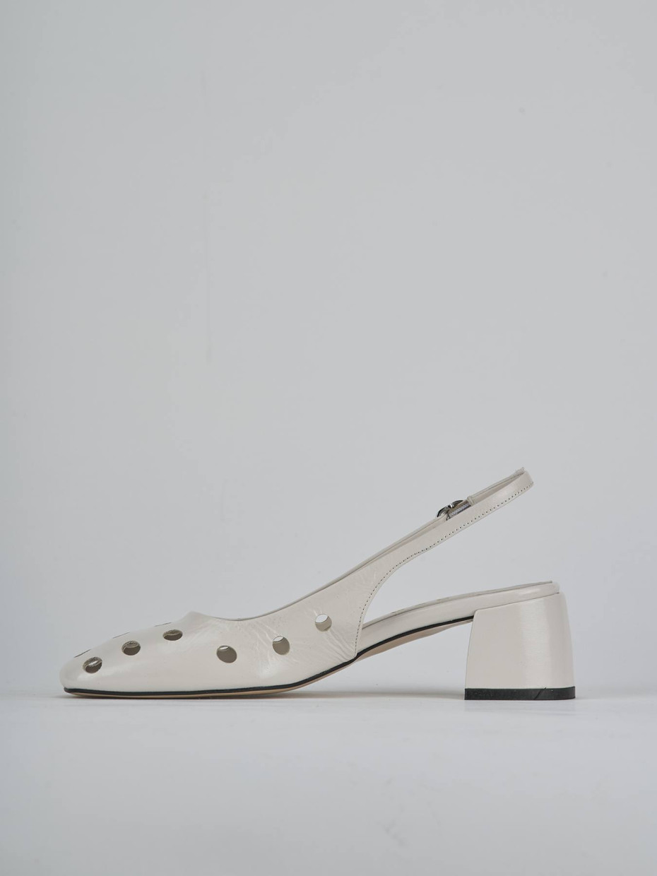 Décolleté e slingback tacco 5cm vernice beige