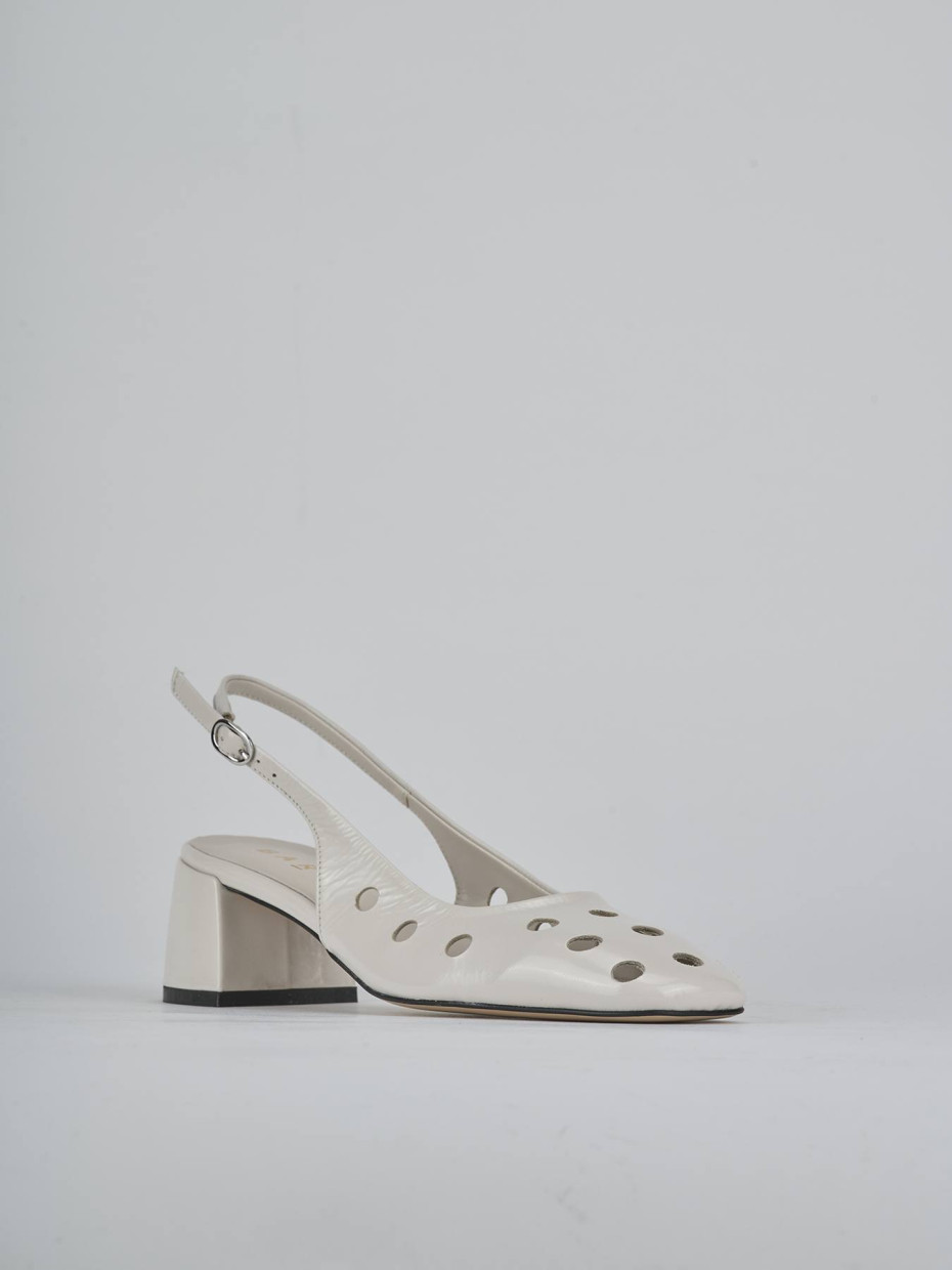 Décolleté e slingback tacco 5cm vernice beige