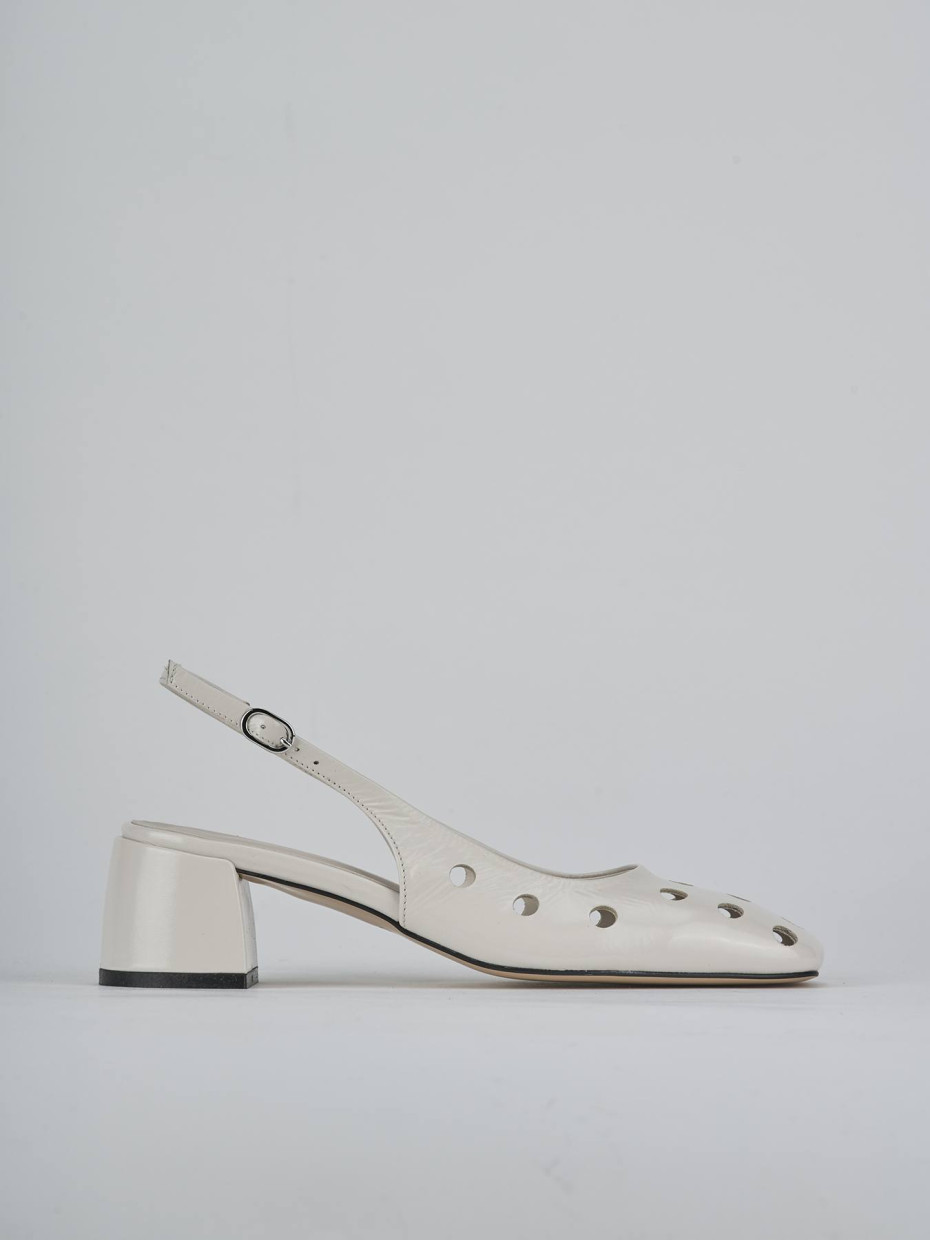 Décolleté e slingback tacco 5cm vernice beige