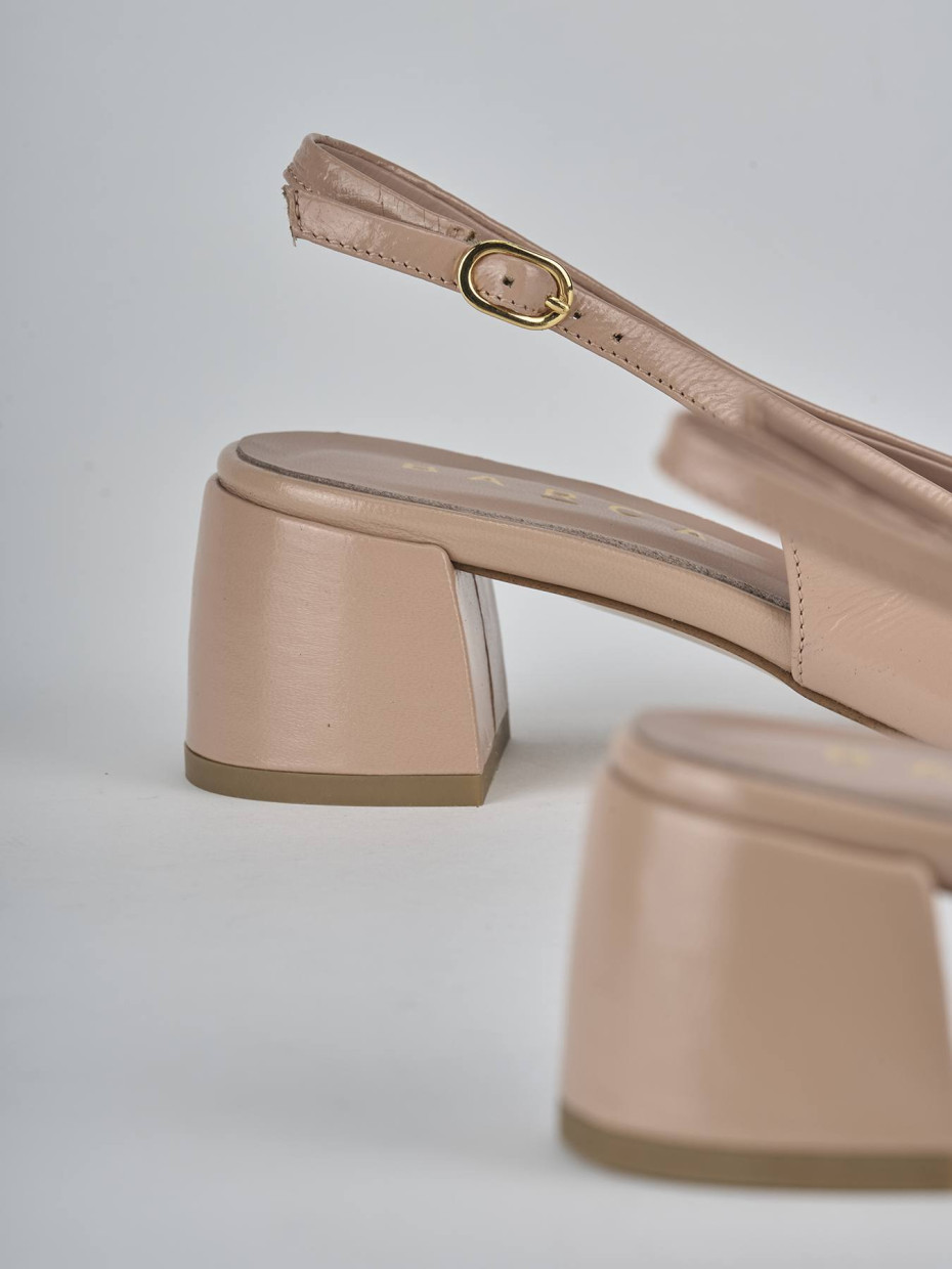 Décolleté e slingback tacco 5cm vernice beige