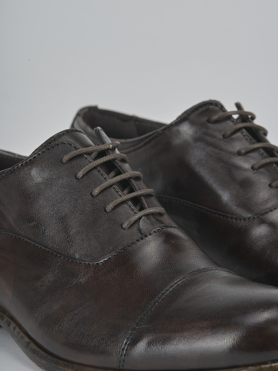 Stringate pelle testa