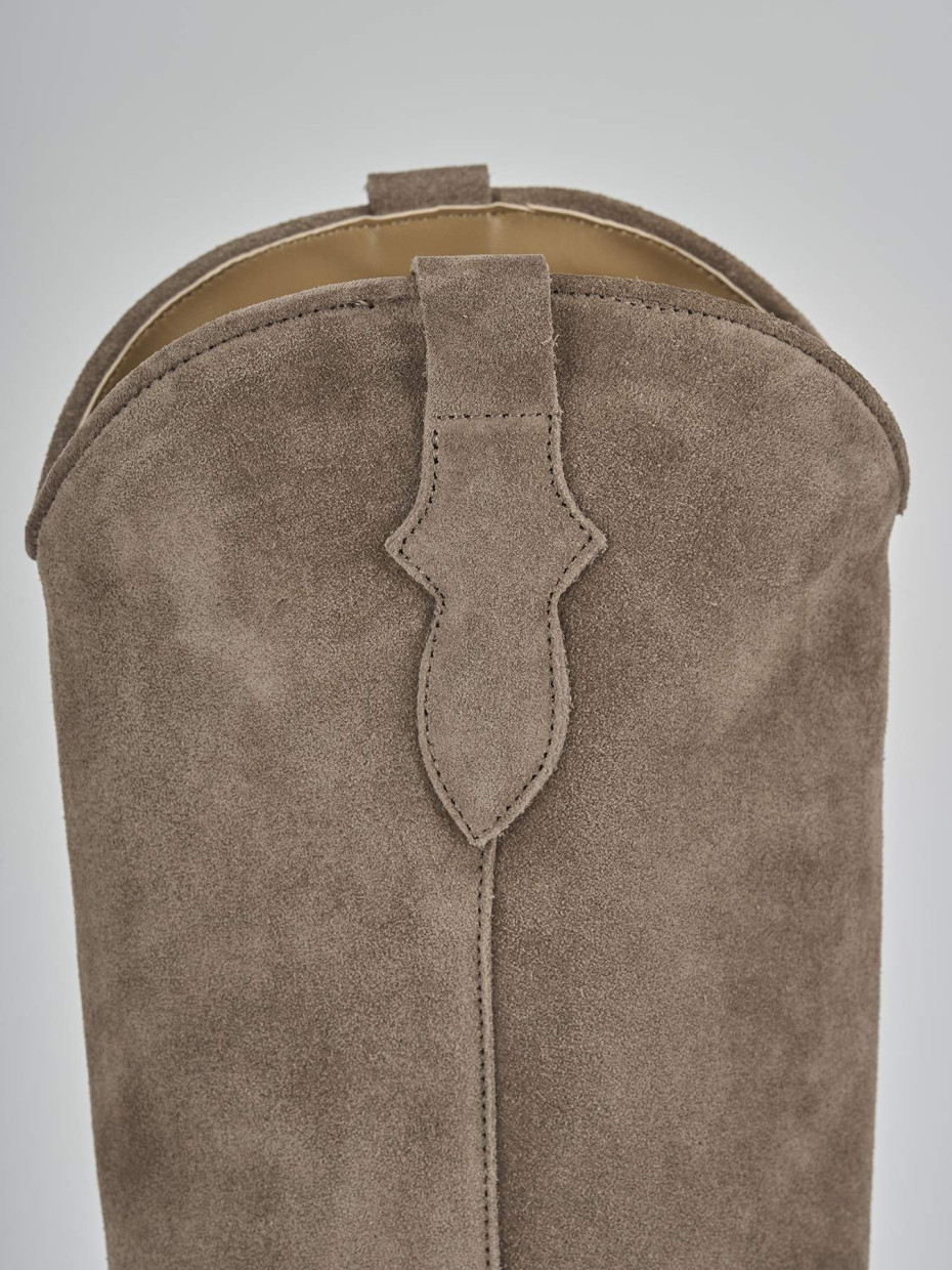 Stivali tacco 5cm camoscio beige