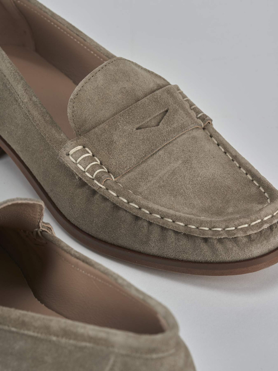 Mocassini tacco 1cm camoscio beige