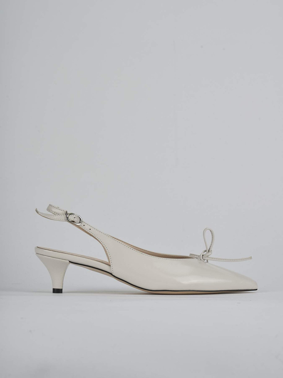 Décolleté e slingback tacco 5cm vernice beige