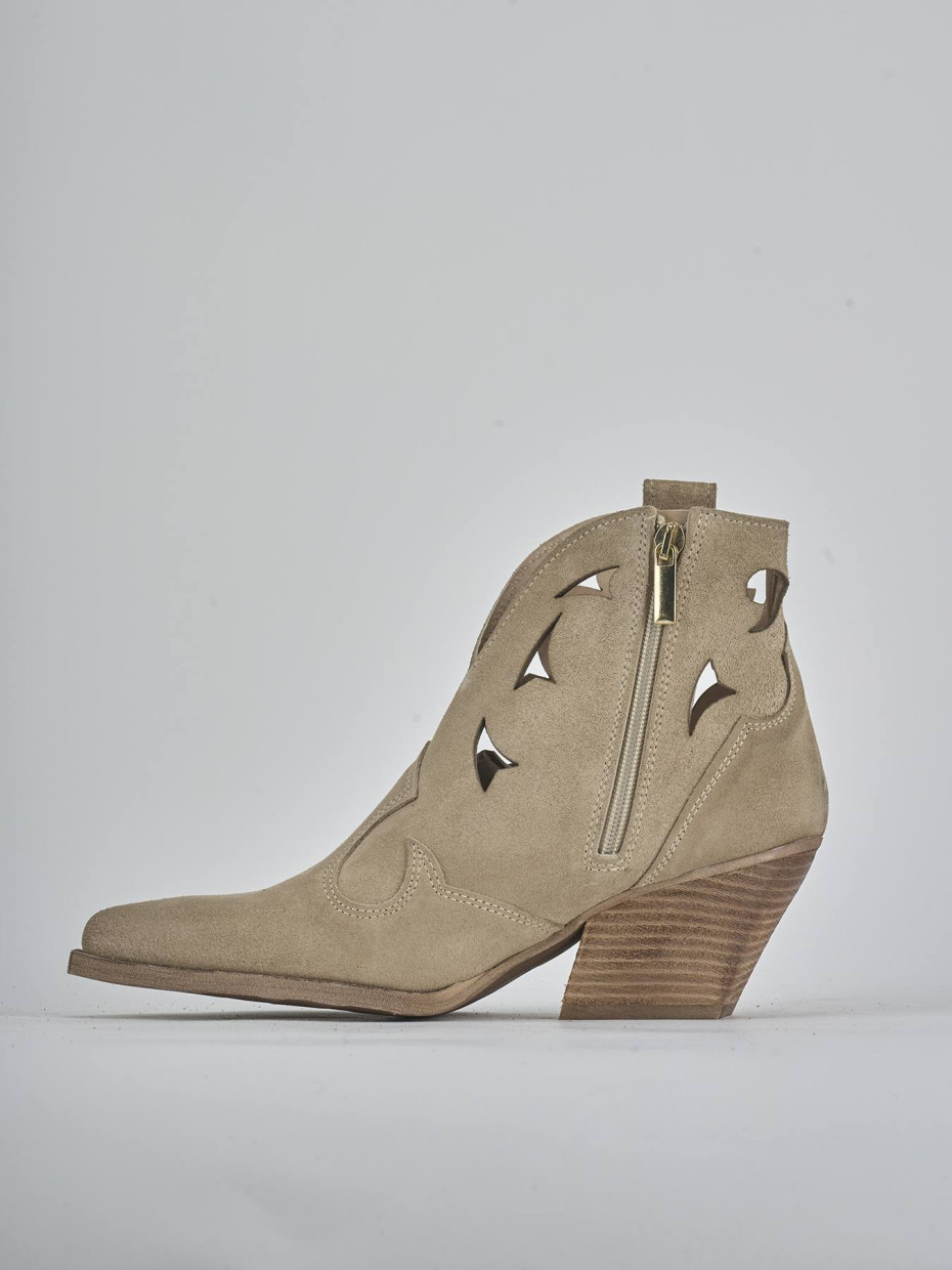 Stivaletti tacco 6cm camoscio beige