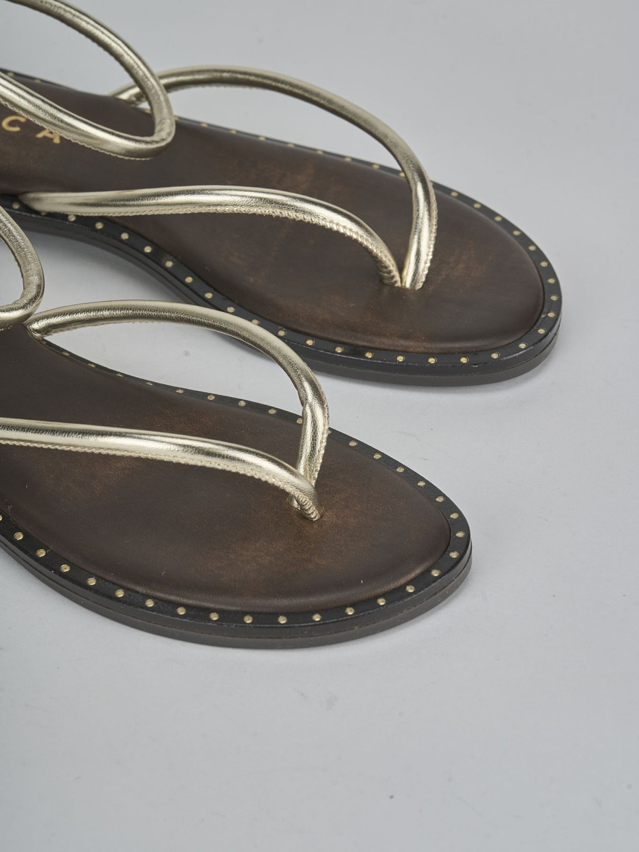 Sandali tacco 1cm laminato oro