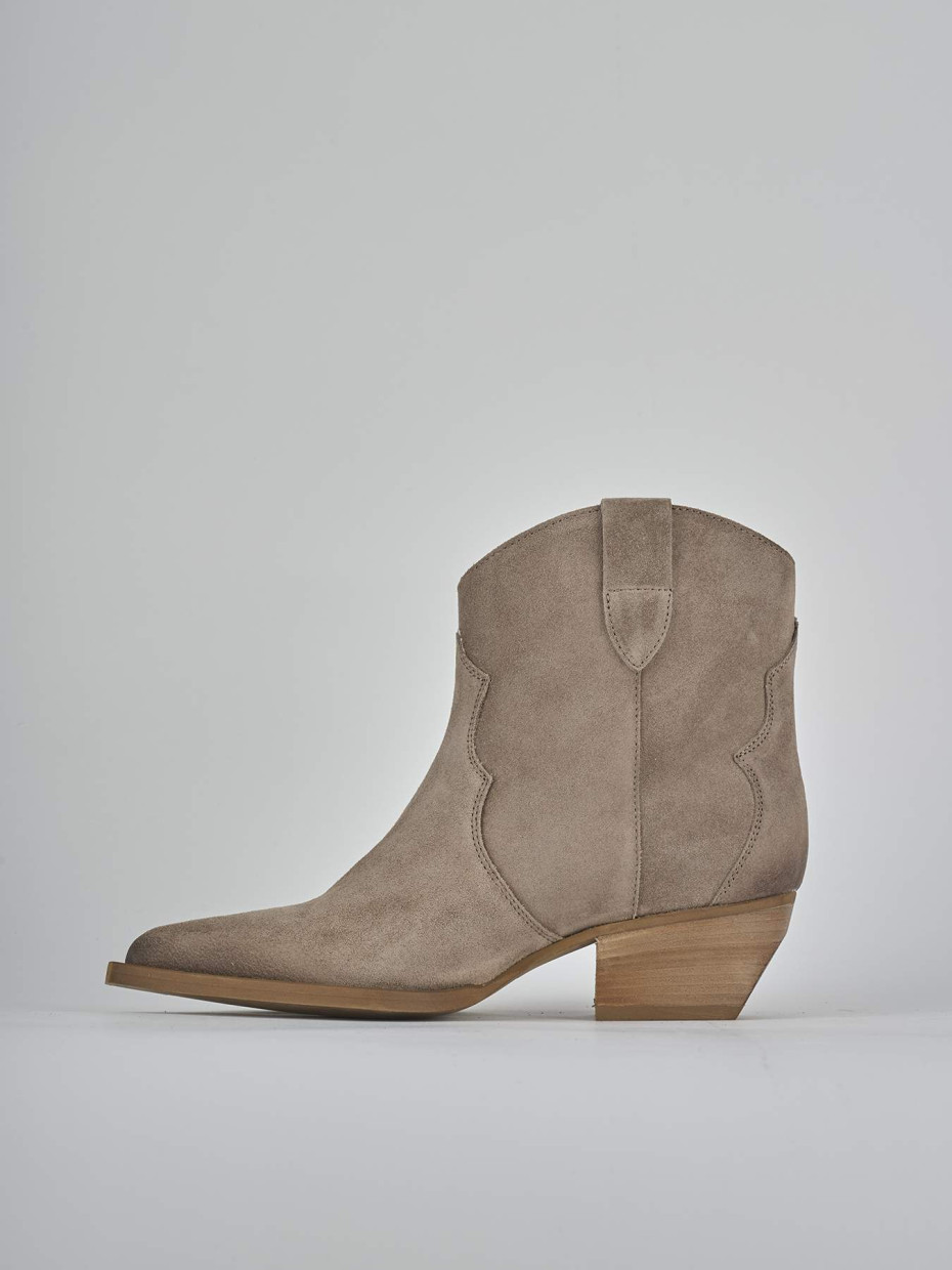 Stivaletti tacco 5cm camoscio beige