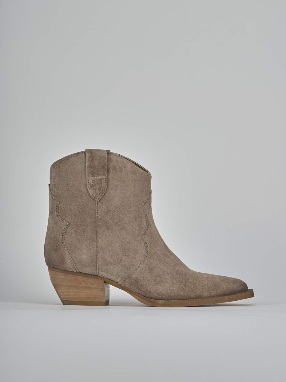 Stivaletti tacco 5cm camoscio beige