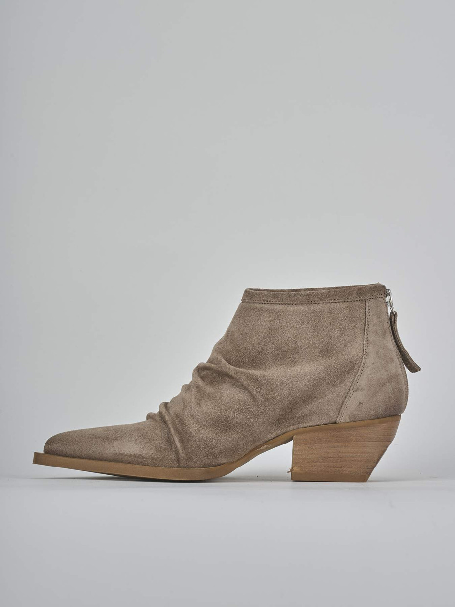 Stivaletti tacco 5cm camoscio beige