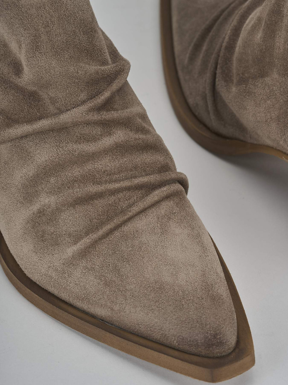 Stivaletti tacco 5cm camoscio beige