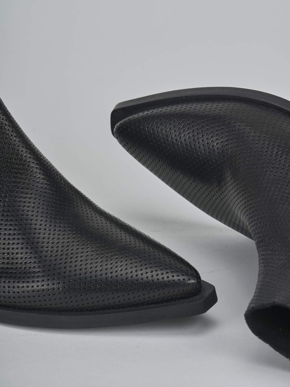 Stivaletti tacco 2cm pelle nero