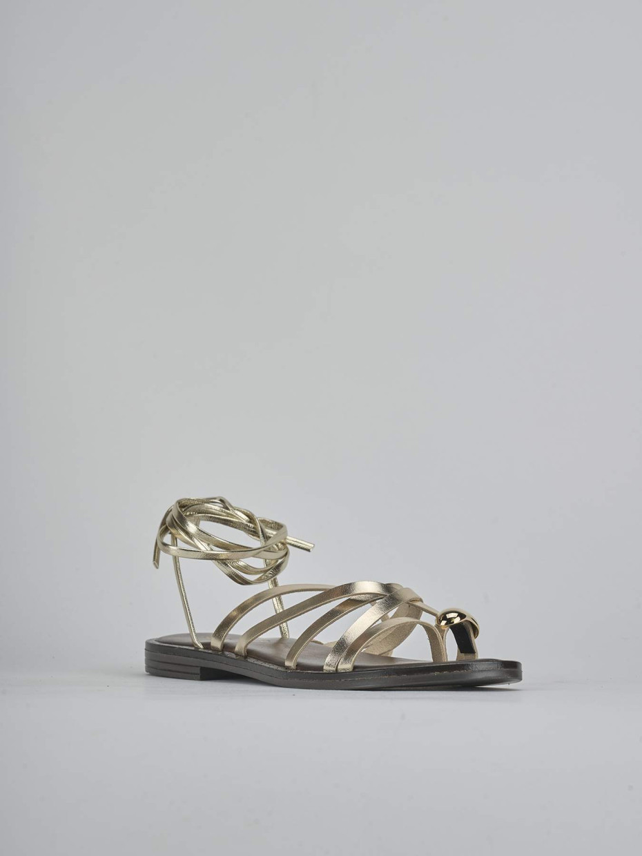 Sandalo tacco 1 cm oro laminato
