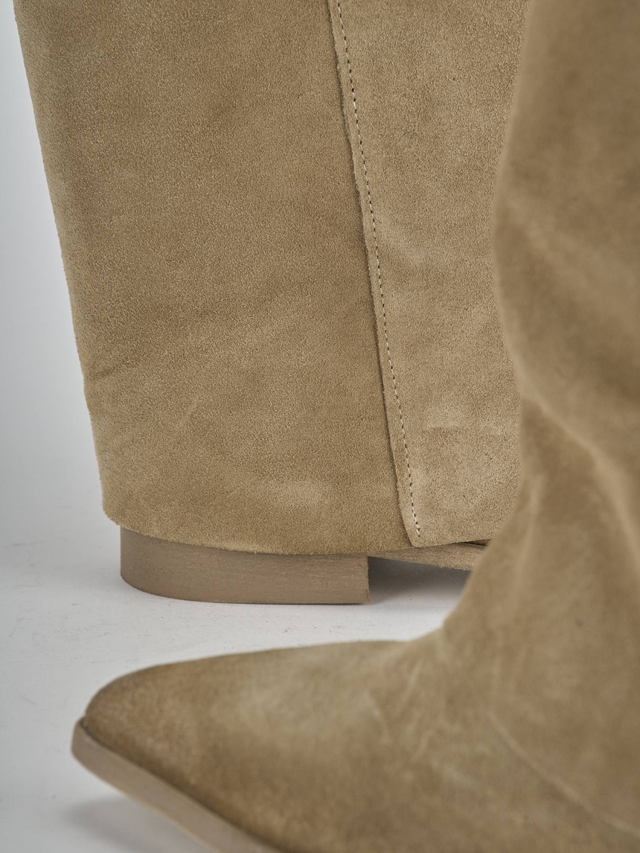 Stivali tacco 2cm camoscio marrone