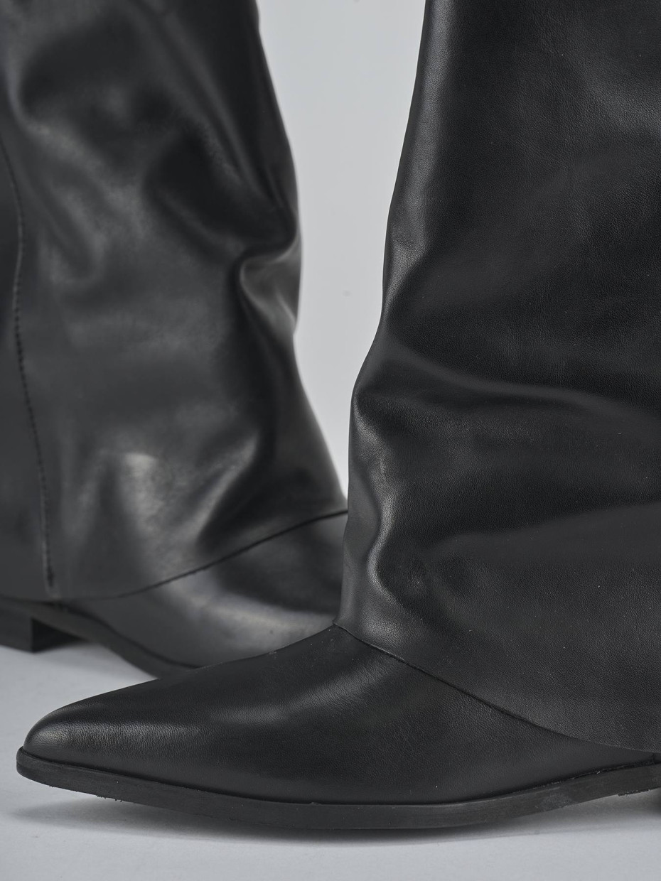 Stivali tacco 2cm pelle nero