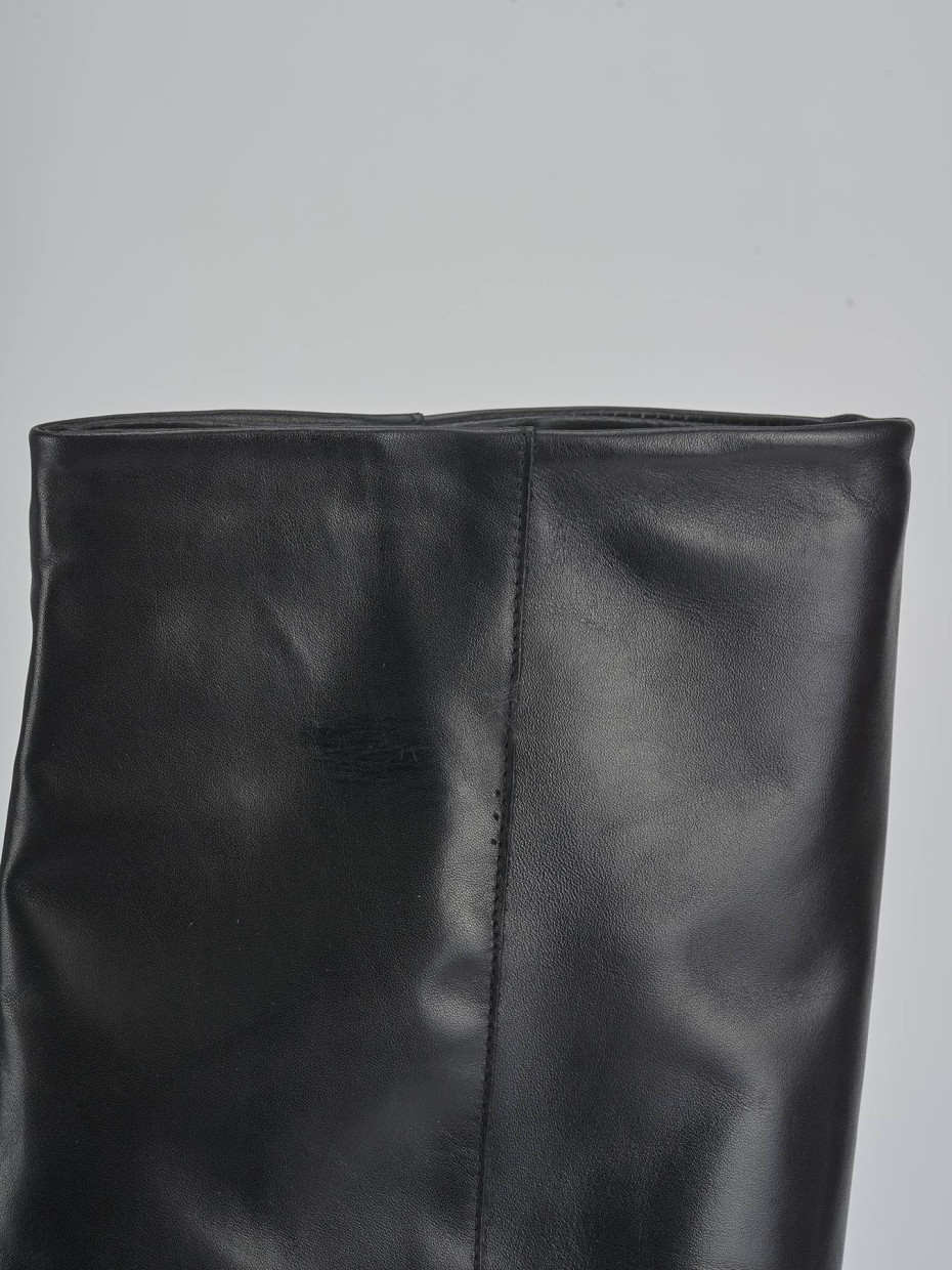 Stivali tacco 2cm pelle nero