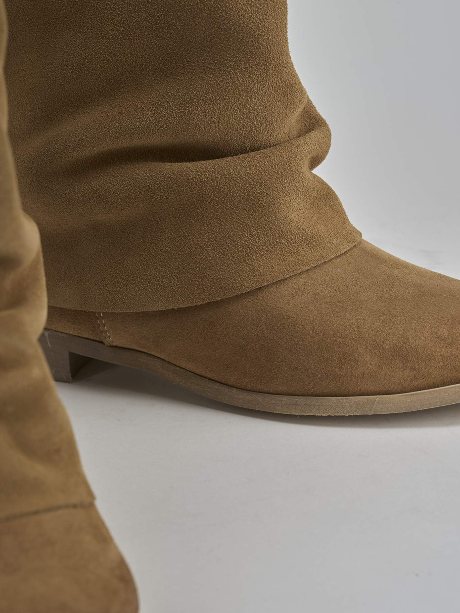Stivali tacco 2cm camoscio marrone