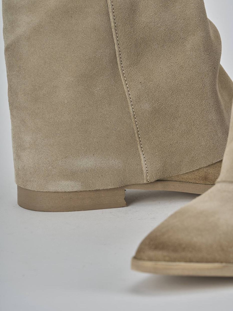 Stivaletti tacco 1cm camoscio beige