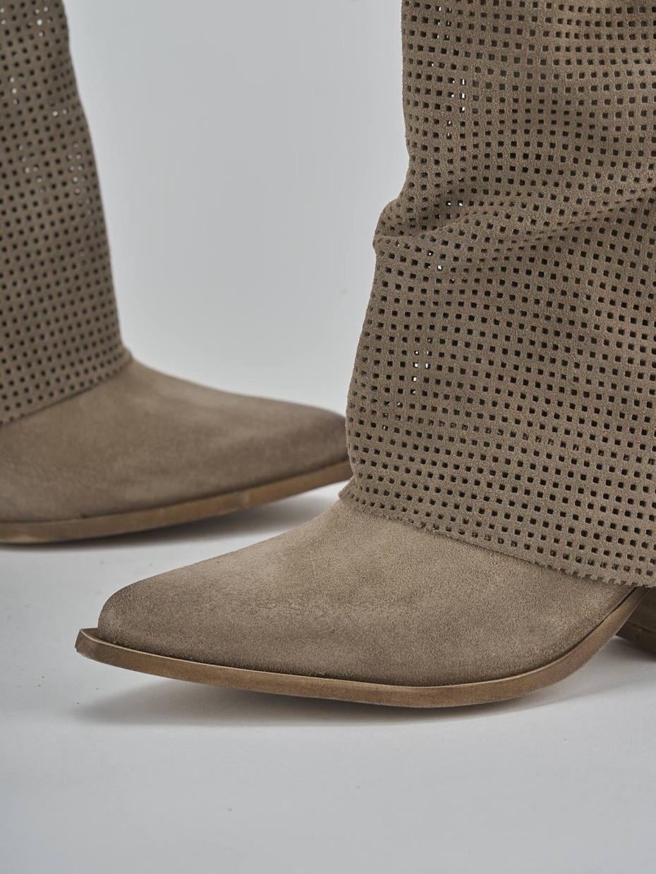 Stivali tacco 5cm camoscio beige