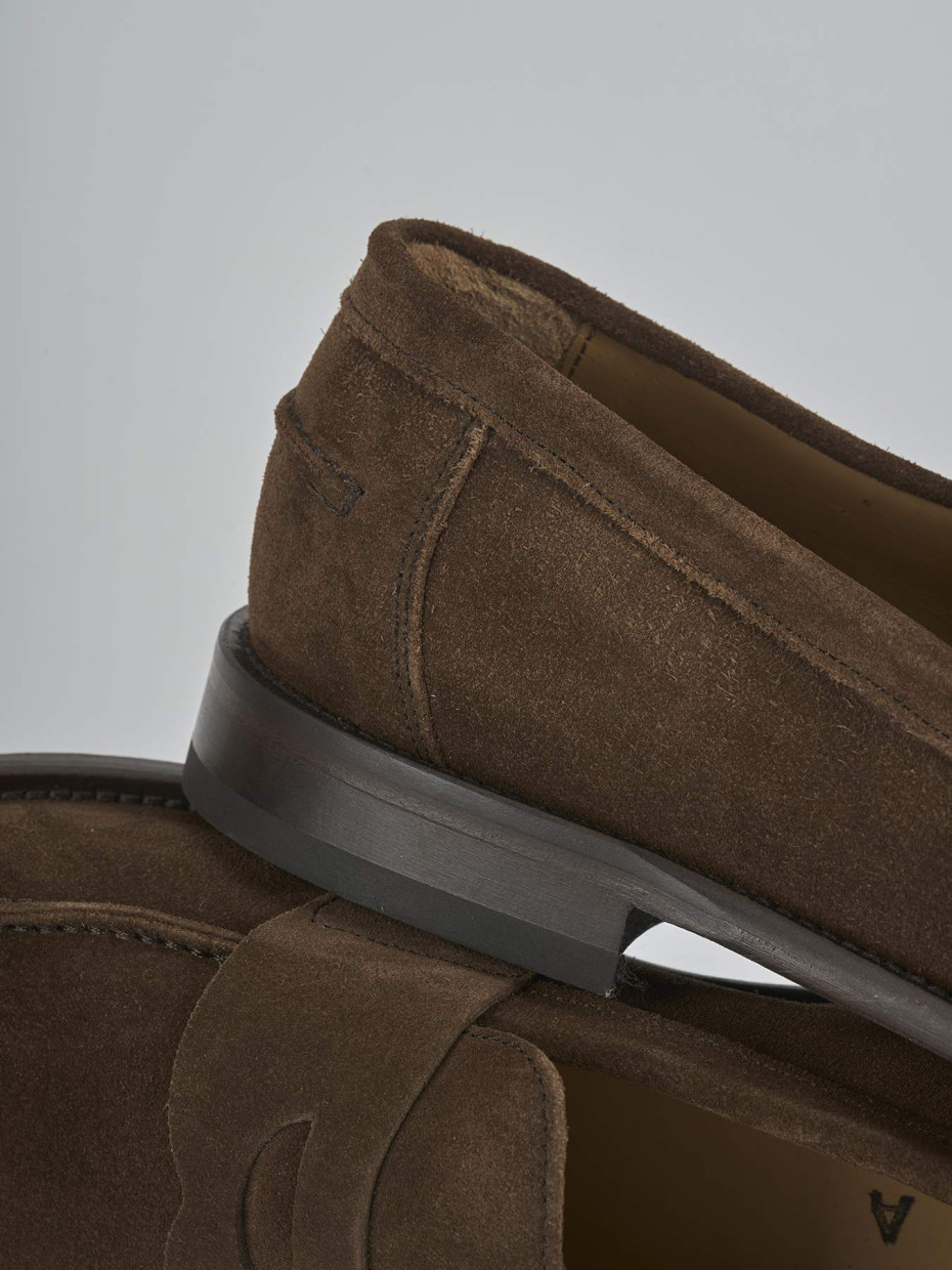 Mocassini tacco 1cm camoscio marrone