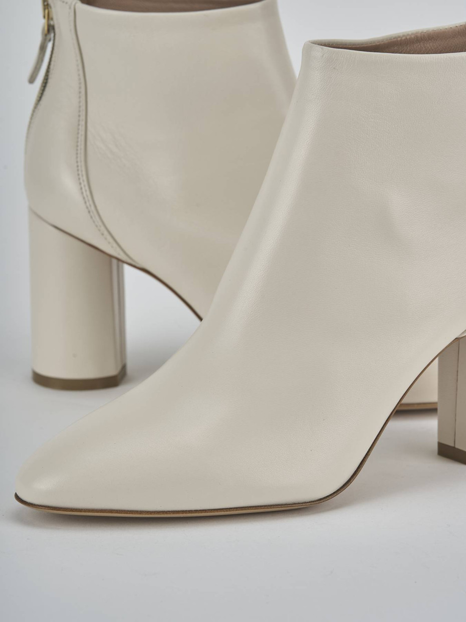 Stivaletti tacco 9cm pelle beige