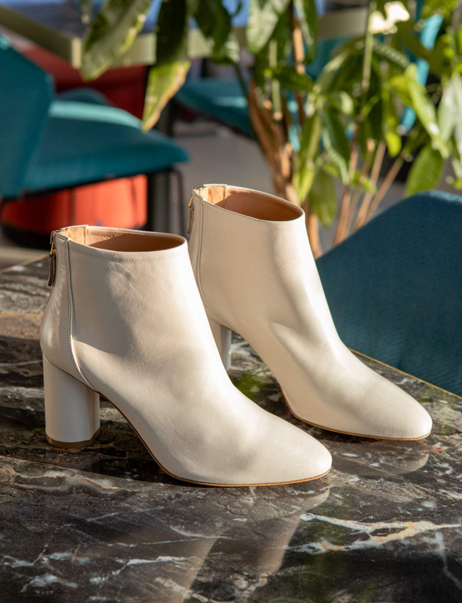 Stivaletti tacco 9cm pelle beige