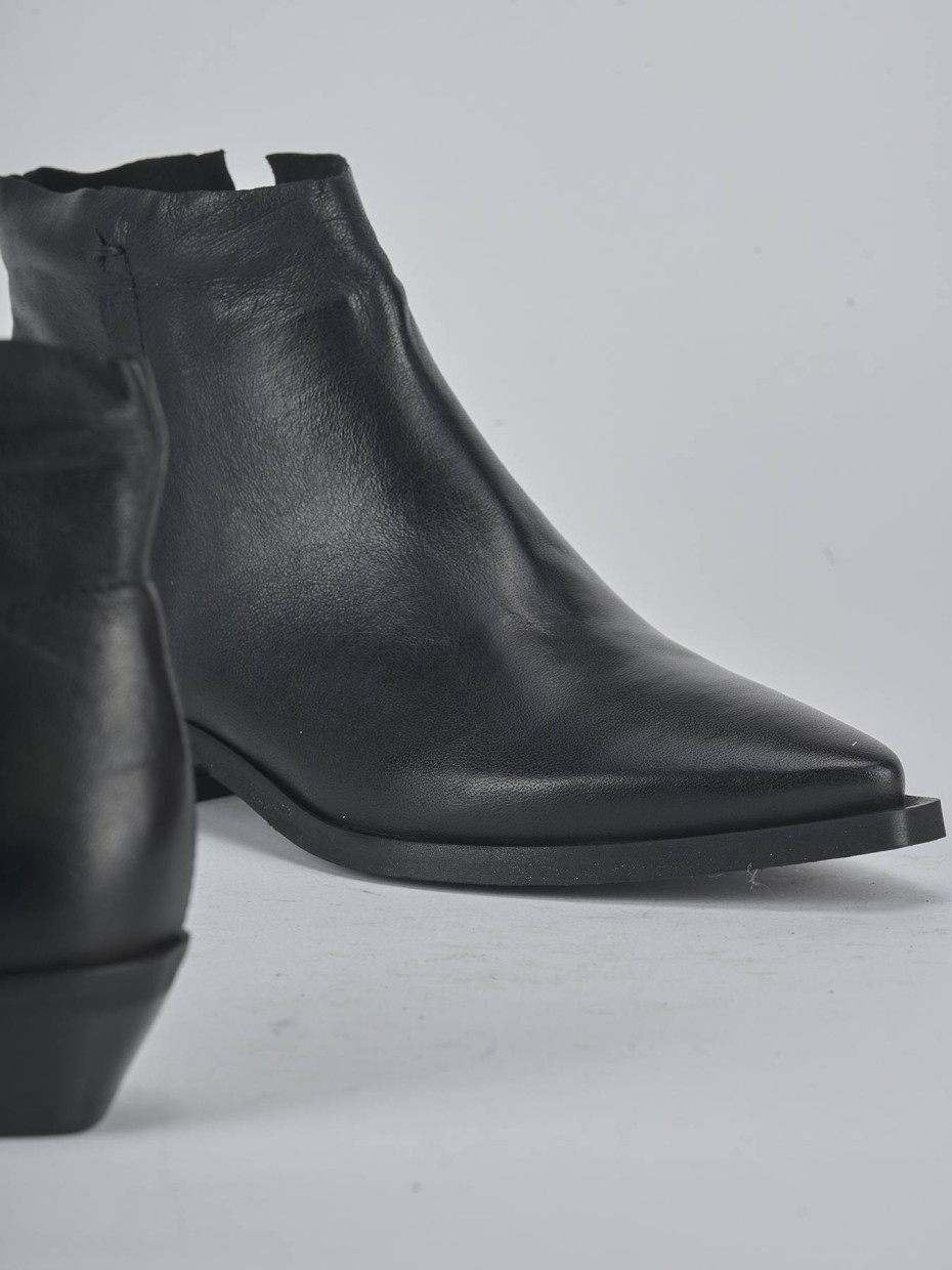 Stivaletti tacco 3cm pelle nero