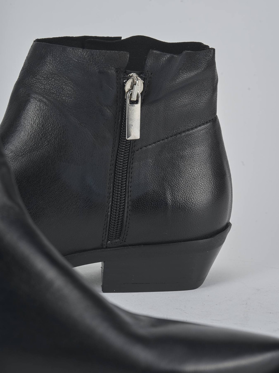Stivaletti tacco 3cm pelle nero