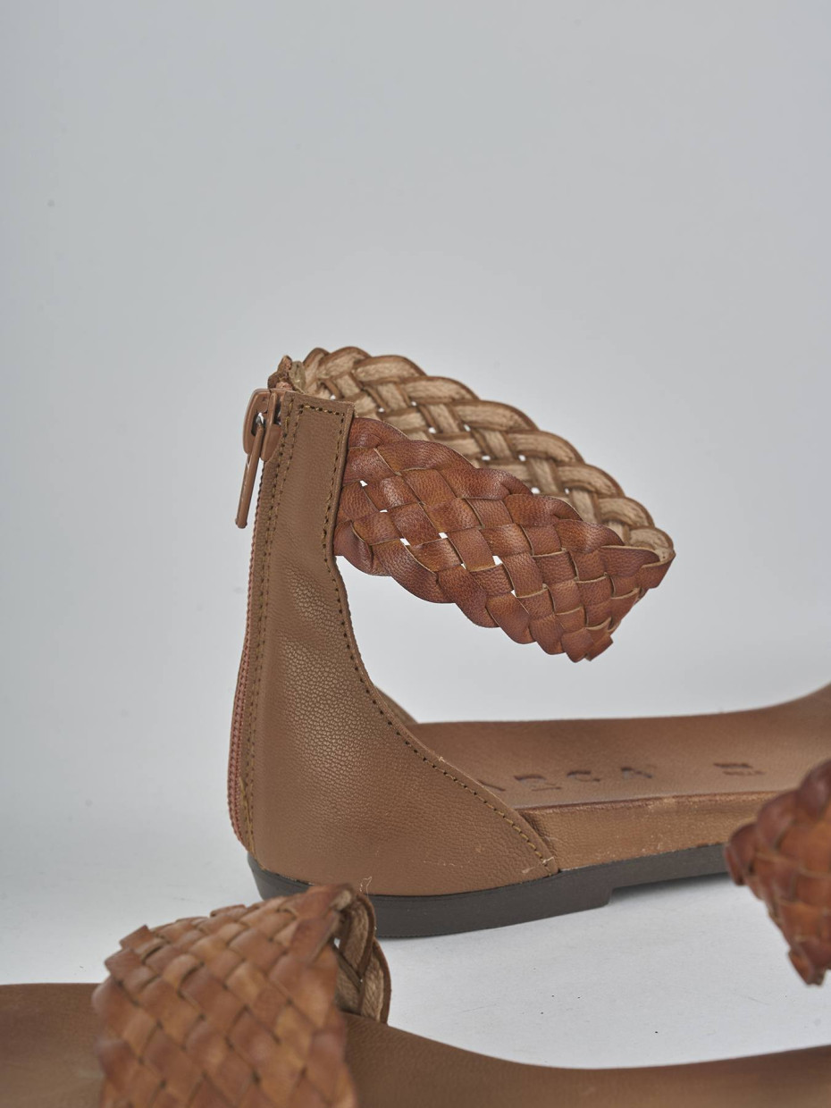 Sandali tacco 2cm pelle marrone