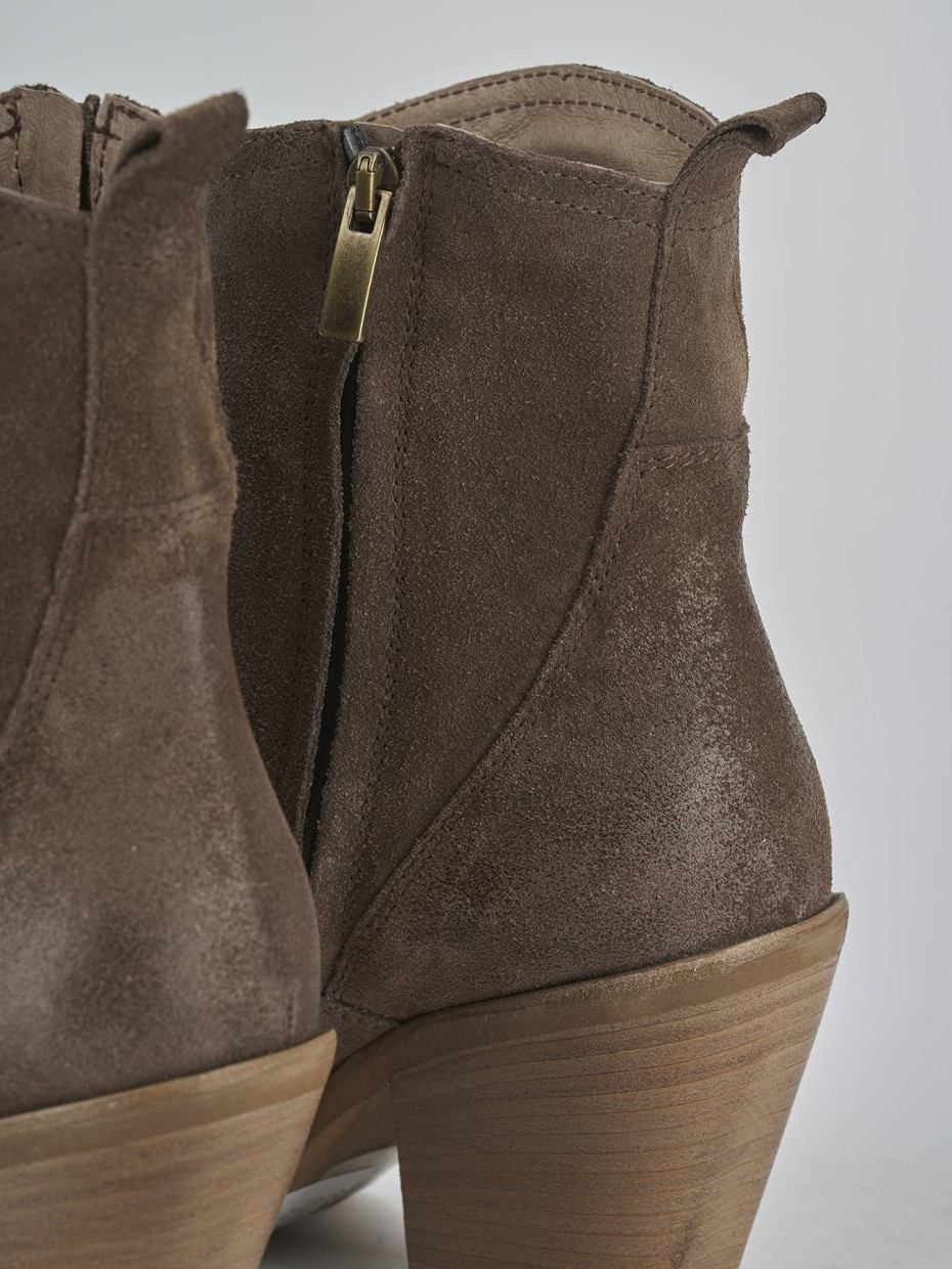 Stivaletti tacco 7cm camoscio beige