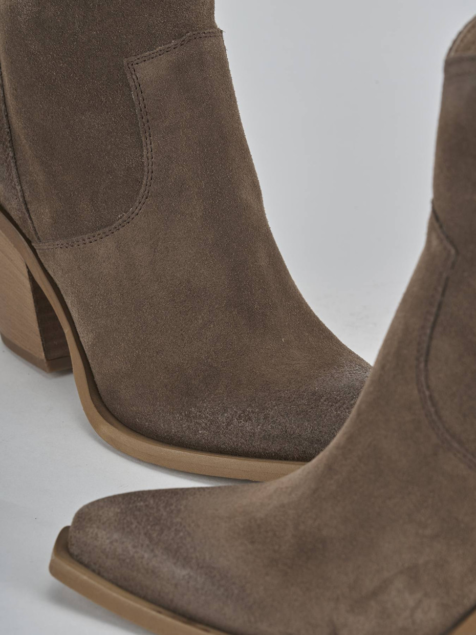 Stivaletti tacco 7cm camoscio beige
