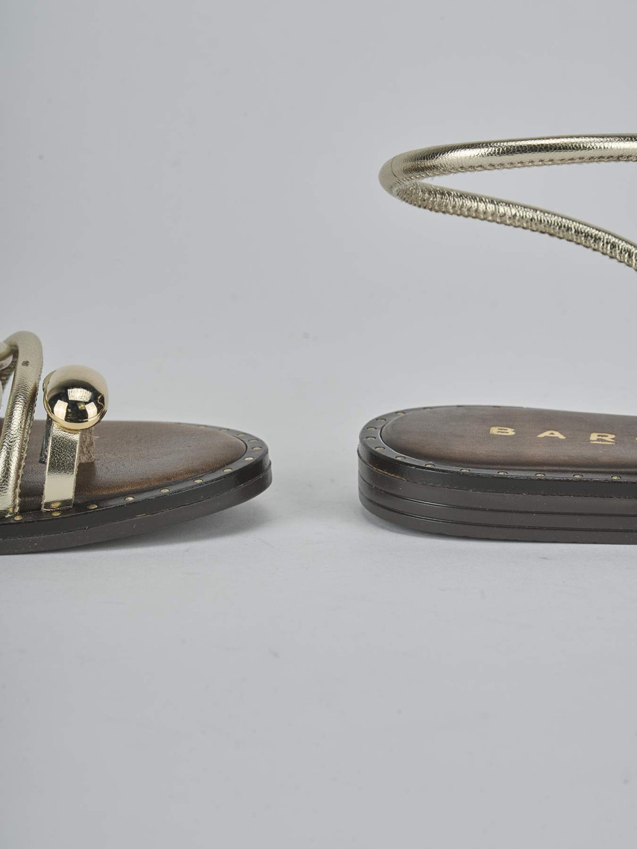 Sandali tacco 1cm laminato oro