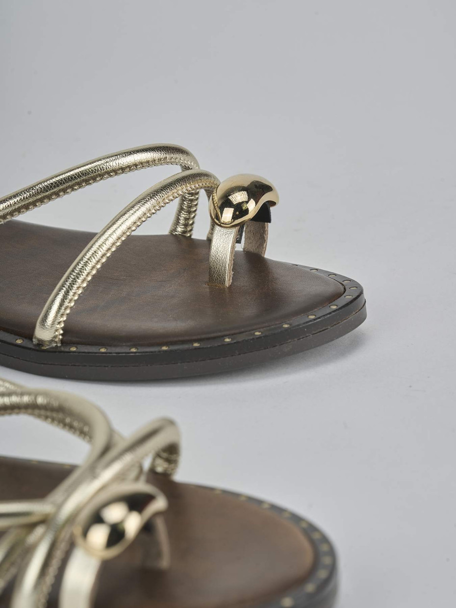 Sandali tacco 1cm laminato oro