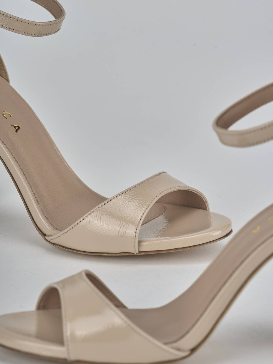 Sandali tacco 9cm vernice beige