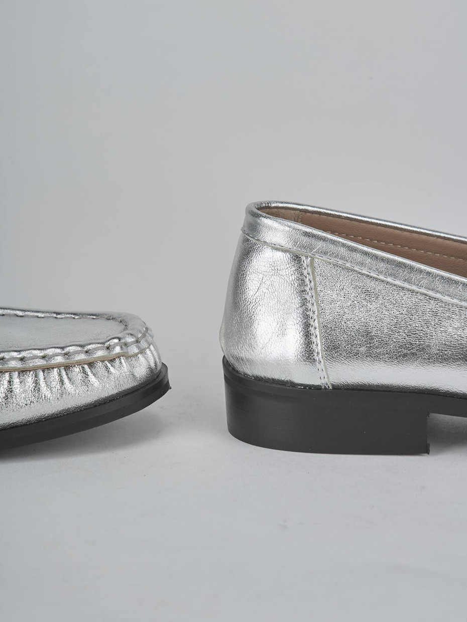 Mocassini tacco 1cm laminato argento