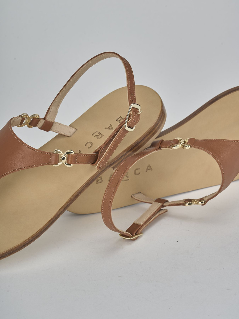 Sandalo infradito tacco 1 cm marrone pelle