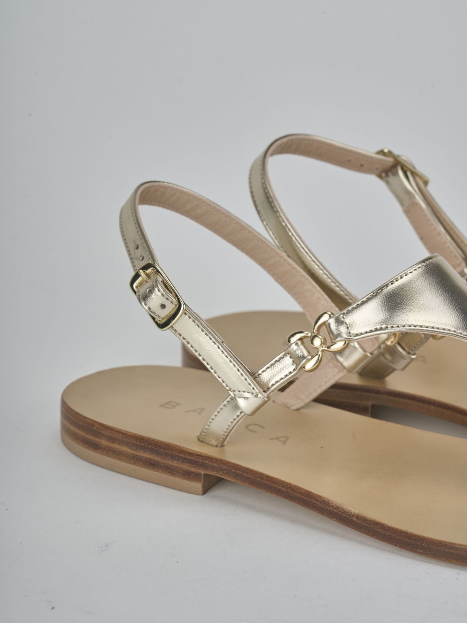 Sandalo infradito tacco 1 cm oro laminato